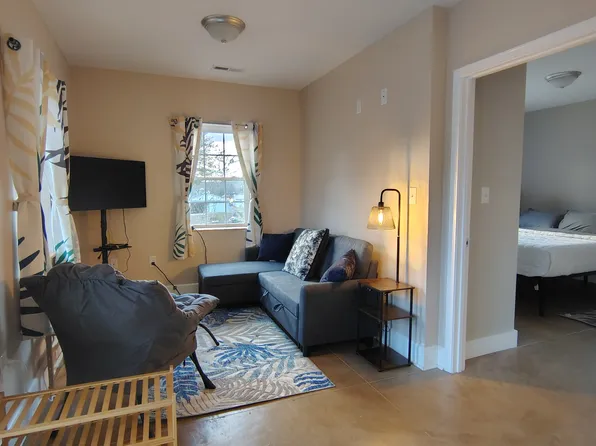362 Roberta St SW APT B, Abingdon, VA 24210