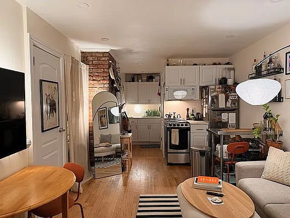 2nd image of 335 E 21st St APT 1B