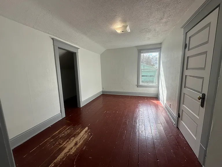 312 S 4th St — Photo 8