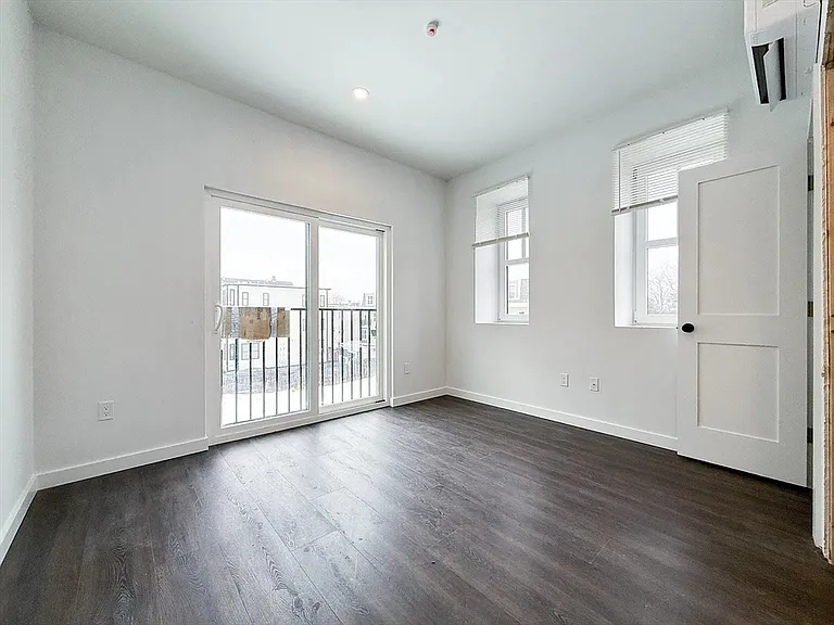 71 Perrin St #3 — Photo 5