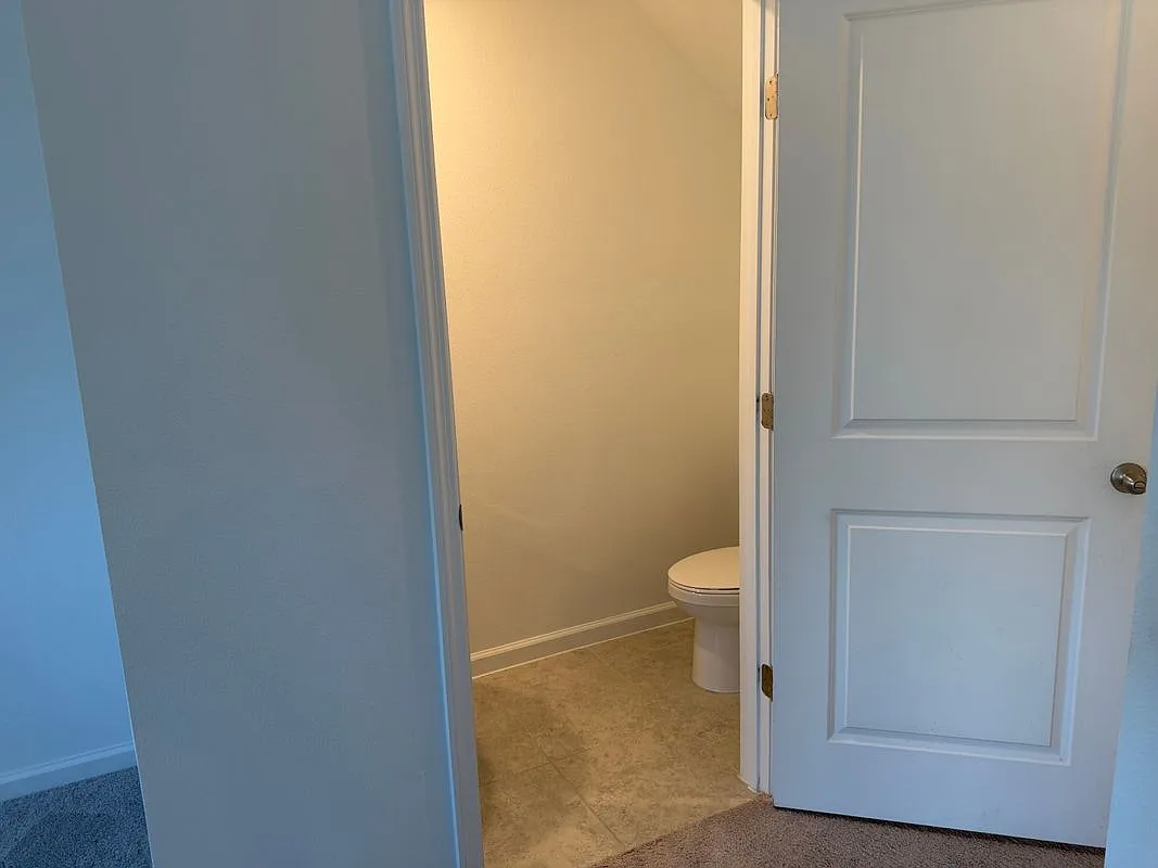 3 bed, 2.5 bath, 1422 sqft, $2,100 — Photo 3