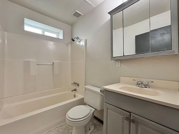 4th image of 2406 E Empire Ave #B