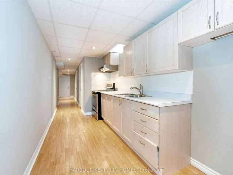 106 Blackthorn Dr #BASEMENT — Photo 1