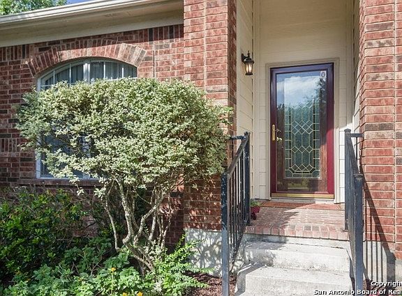 3rd image of 4613 Silverton Dr