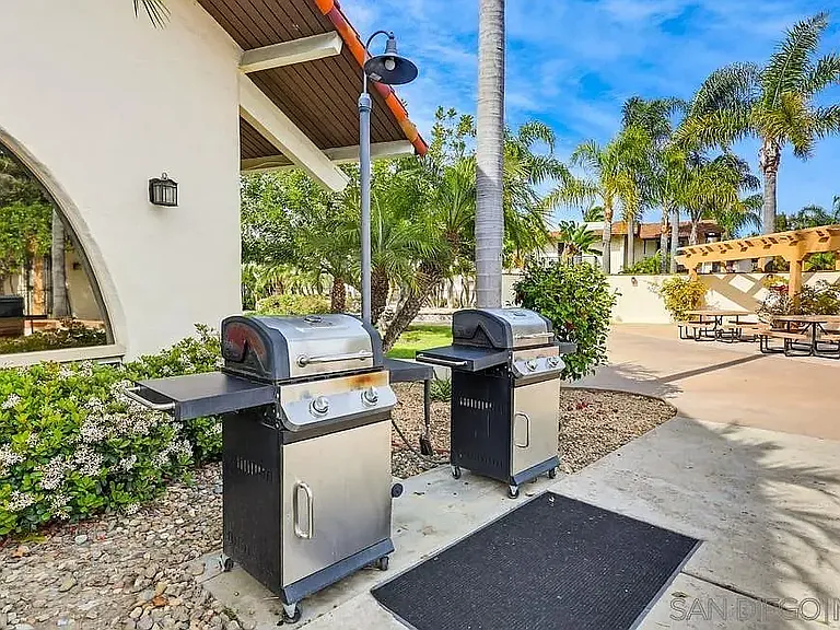 4339 Loma Riviera Ct — Photo 19