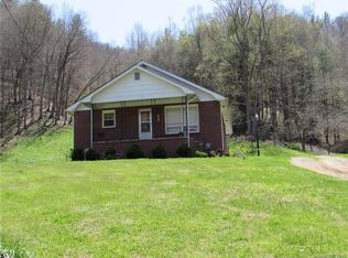 38 High Cliff Dr, Green Mountain, NC 28740