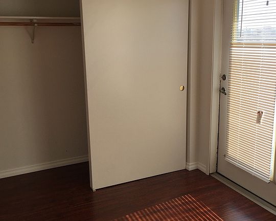 5th image of 735 Gramercy Dr APT 305