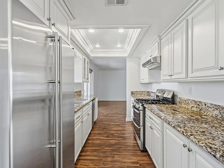 8566 Club House Dr — Photo 5