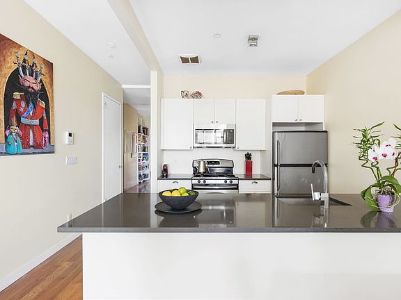 3rd image of 226 15th St APT 3D