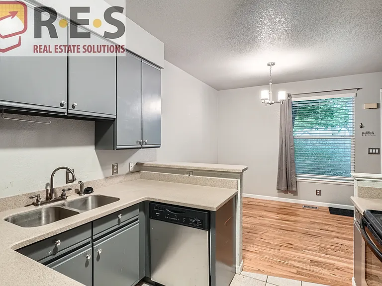 1728 Depew St — Photo 3