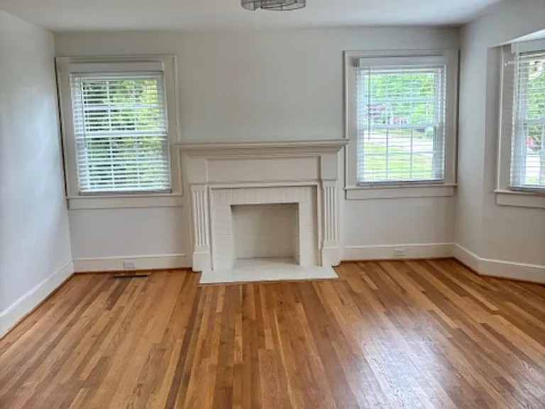407 Janie St — Photo 16
