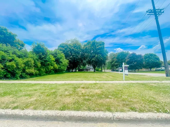 Maple St, Marshall, MI 49068