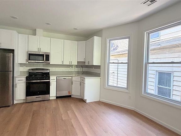 4th image of 346-348 Woodside Ave