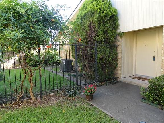 4th image of 914 Shady Creek Ln