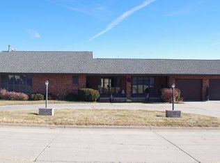 924 S 1st Ave, Broken Bow, NE 68822