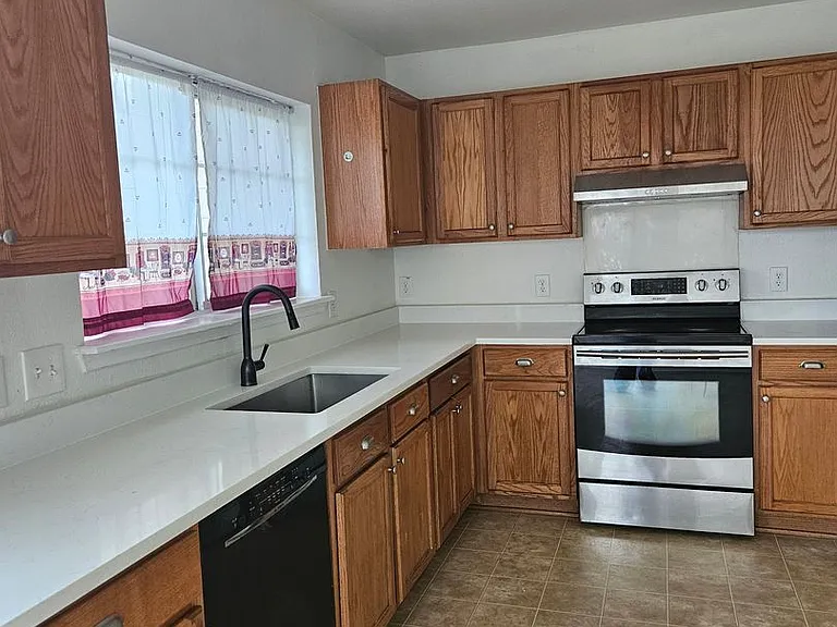 13400 Coomes Dr — Photo 3