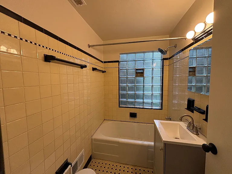 4825 Butler St #1 — Photo 6