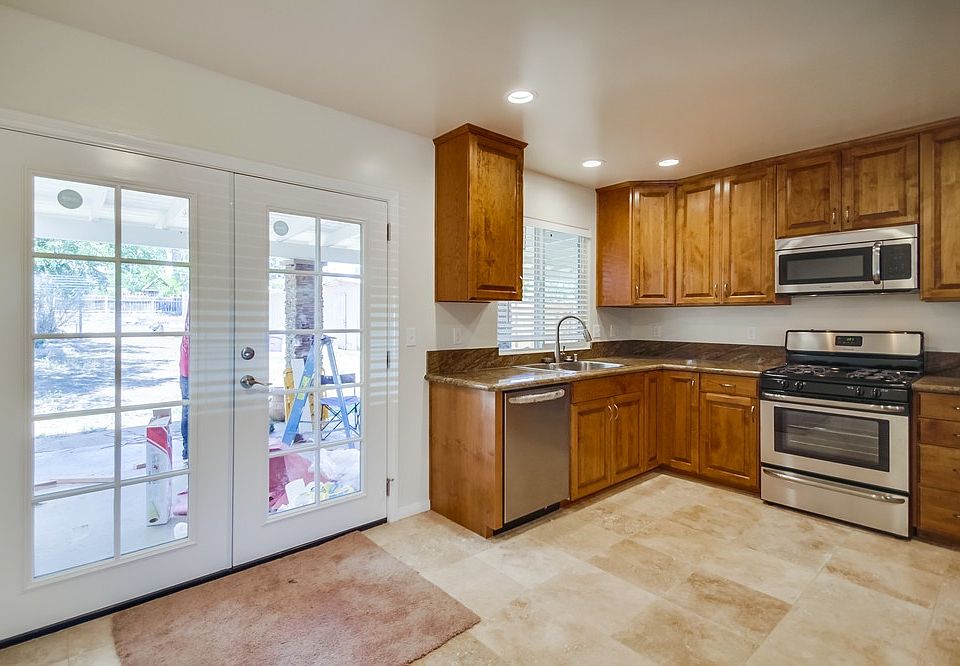 1st image of 1004 S Citrus Ave