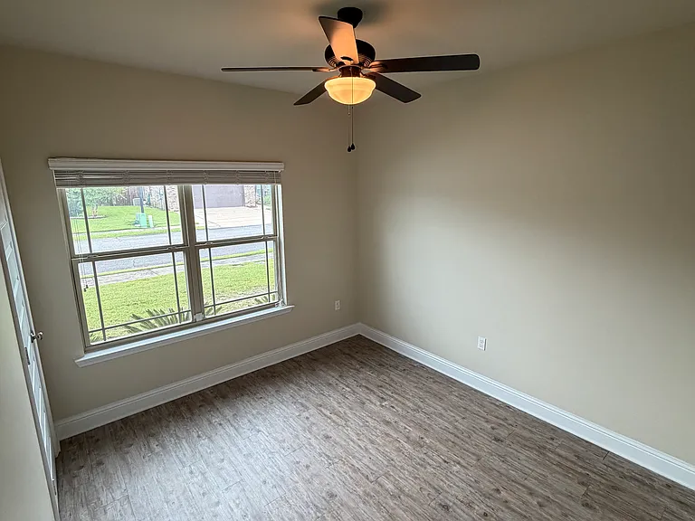 109 Clear Springs Cir — Photo 4