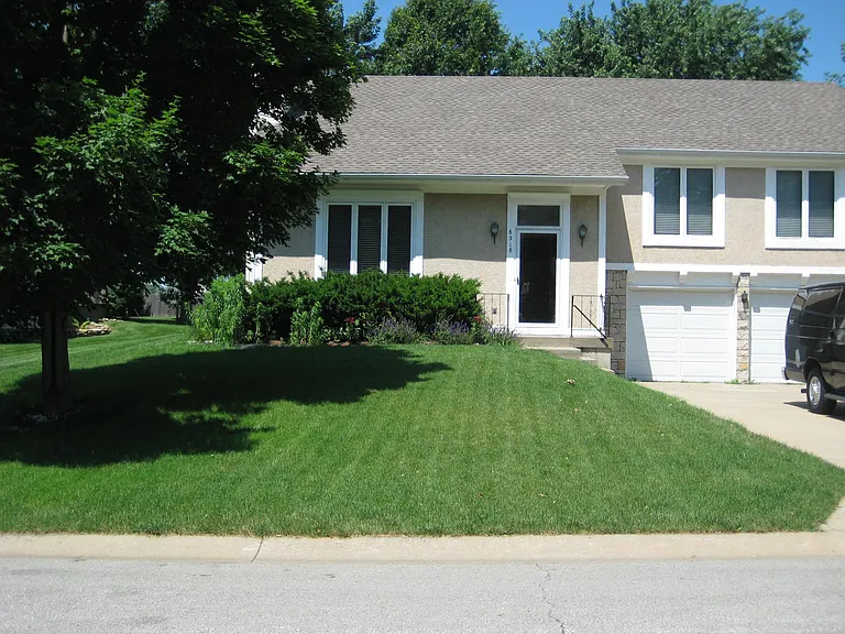 6316 Charlotte St — Photo 1