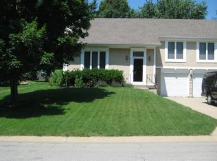 6316 Charlotte St, Shawnee, KS 66216