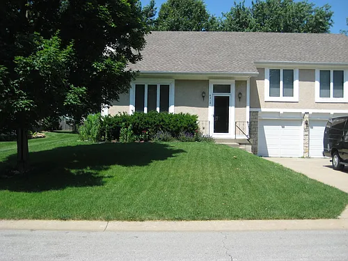 6316 Charlotte St Photo 1