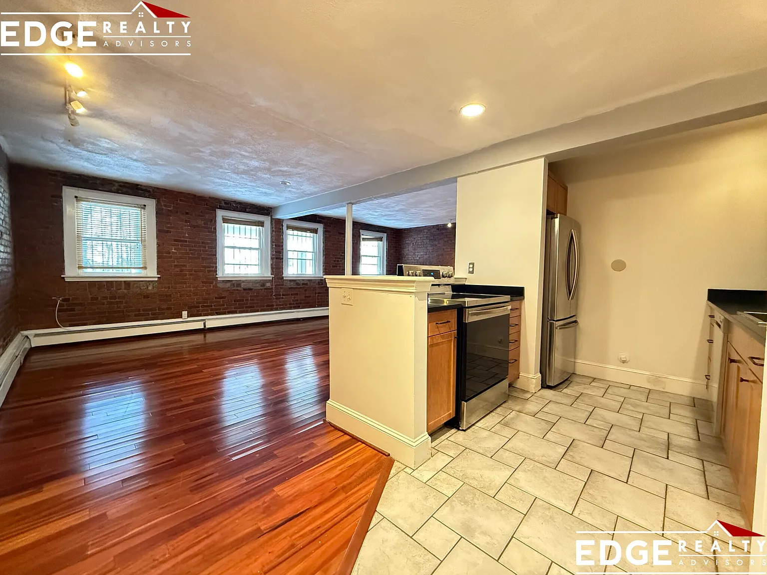 2 bed, 1040 sqft, $3,200 — Photo 3