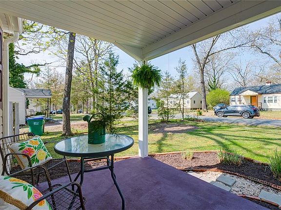 3rd image of 937 Bradley Ln