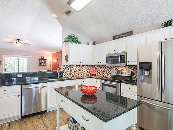 4th image of 104 Southlake Dr