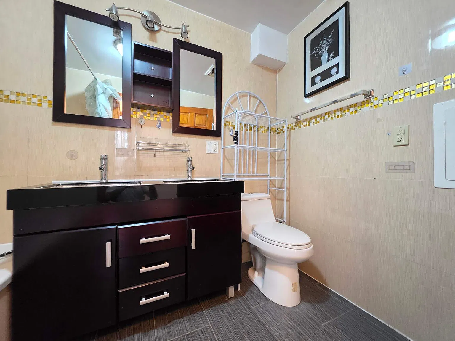 2 bed, 800 sqft, $2,500 — Photo 4
