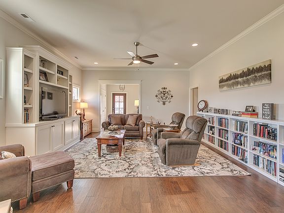 4th image of 2618 Cason Ln
