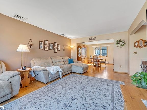 5th image of 191 Pershing Rd #2