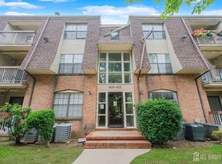 402 Hidden Village Dr, Perth Amboy, NJ 08861