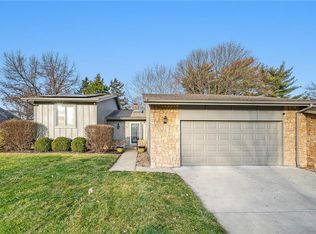 4 E Woodbridge Ln, Kansas City, MO 64145