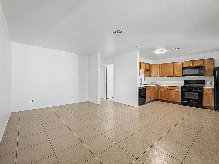 Twin Palms Apartments — Photo 1