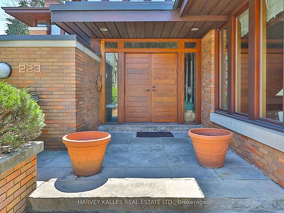 2nd image of 223 Hillhurst Blvd