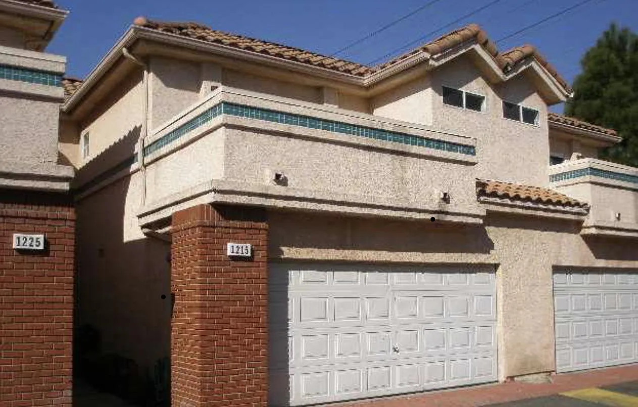 3 bed, 2.5 bath, 1400 sqft, $3,750 — Photo 1