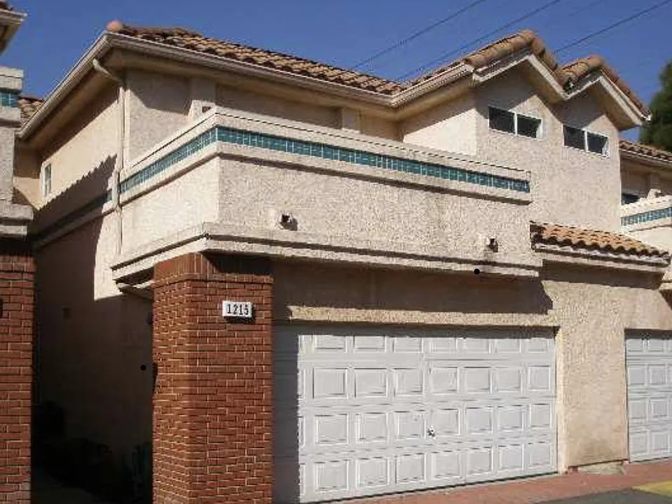 1215 S Neveen Ln
