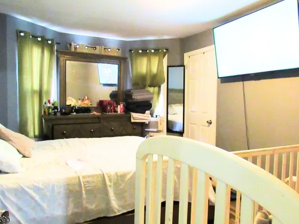 792 S 15th St, Newark, NJ 07108