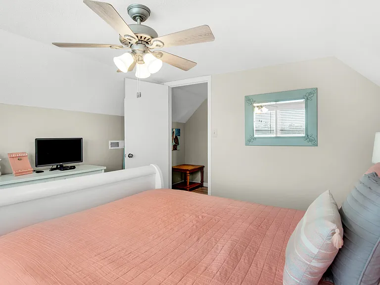 301 Chelsea Dr — Photo 17