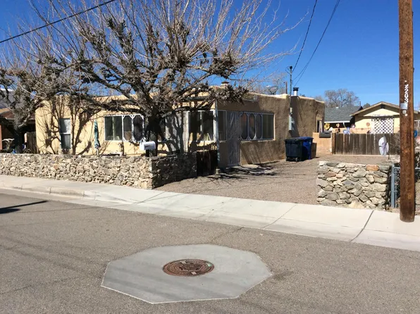 2203 Dora Ave NW, Albuquerque, NM 87104