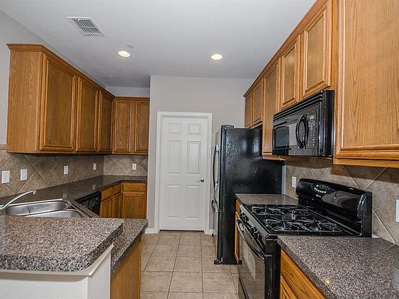 3rd image of 8749 Manhattan Ave