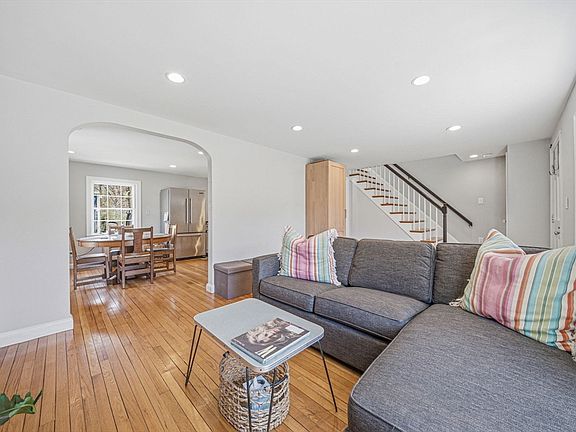 5th image of 28 Lilly Ln