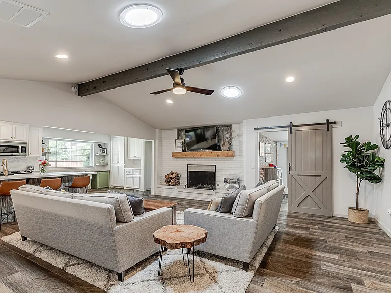 801 Rock Hollow Rd — Photo 7
