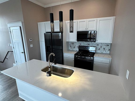 4th image of 151 E Eagle St #108