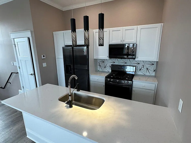 151 E Eagle St #108 — Photo 4
