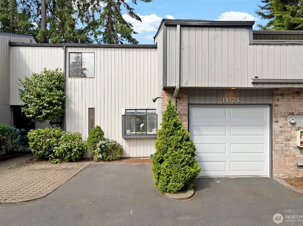 19124 Ballinger Way NE #124, Lake Forest Park, WA 98155