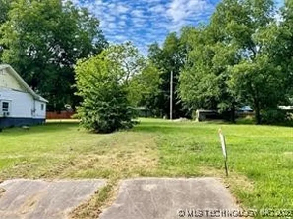 816 W 7th St, Ada, OK 74820
