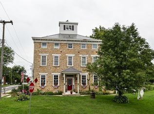 5259 S Mound Rd, Sherrill, IA 52073