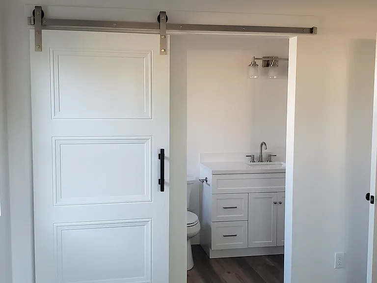 Master bedroom with en suite (door open).